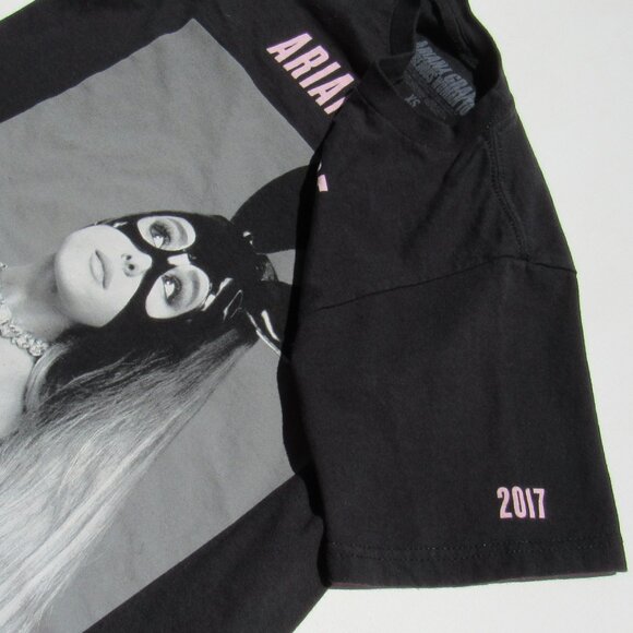 Ariana Grande Dangerous Woman World Tour 2017 Bunny Mask Graphic T-Shirt Size XS - Picture 5 of 8